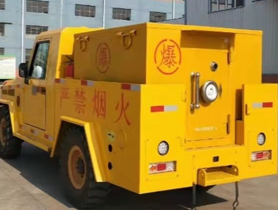 乌兰浩特凯龙爆破器材运输车：保障爆破任务的安全运行